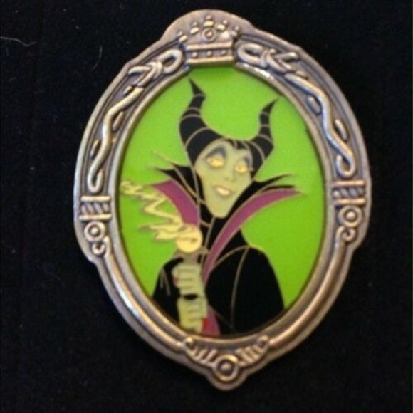 Disney Framed Maleficent Walt Disney World Collectible Pin From 2000 - Picture 2 of 7